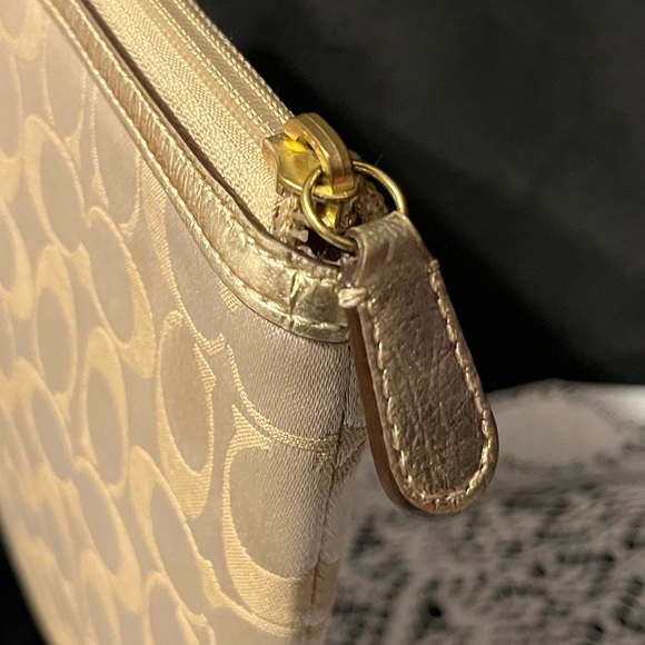 COACH I-Pad padded case with zipper - Picture 4 of 5